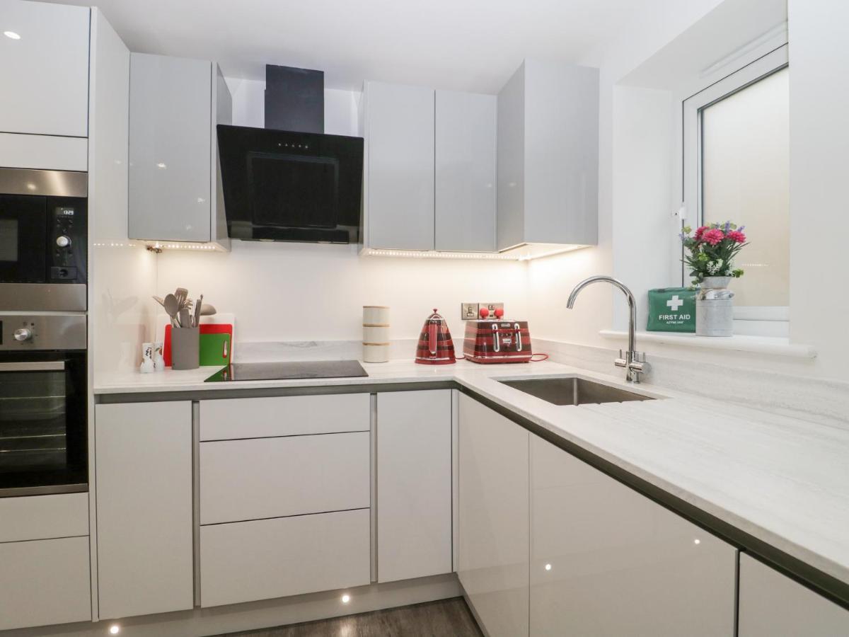 Flat 2, 38 Preston Road Apartment Уеймут Екстериор снимка