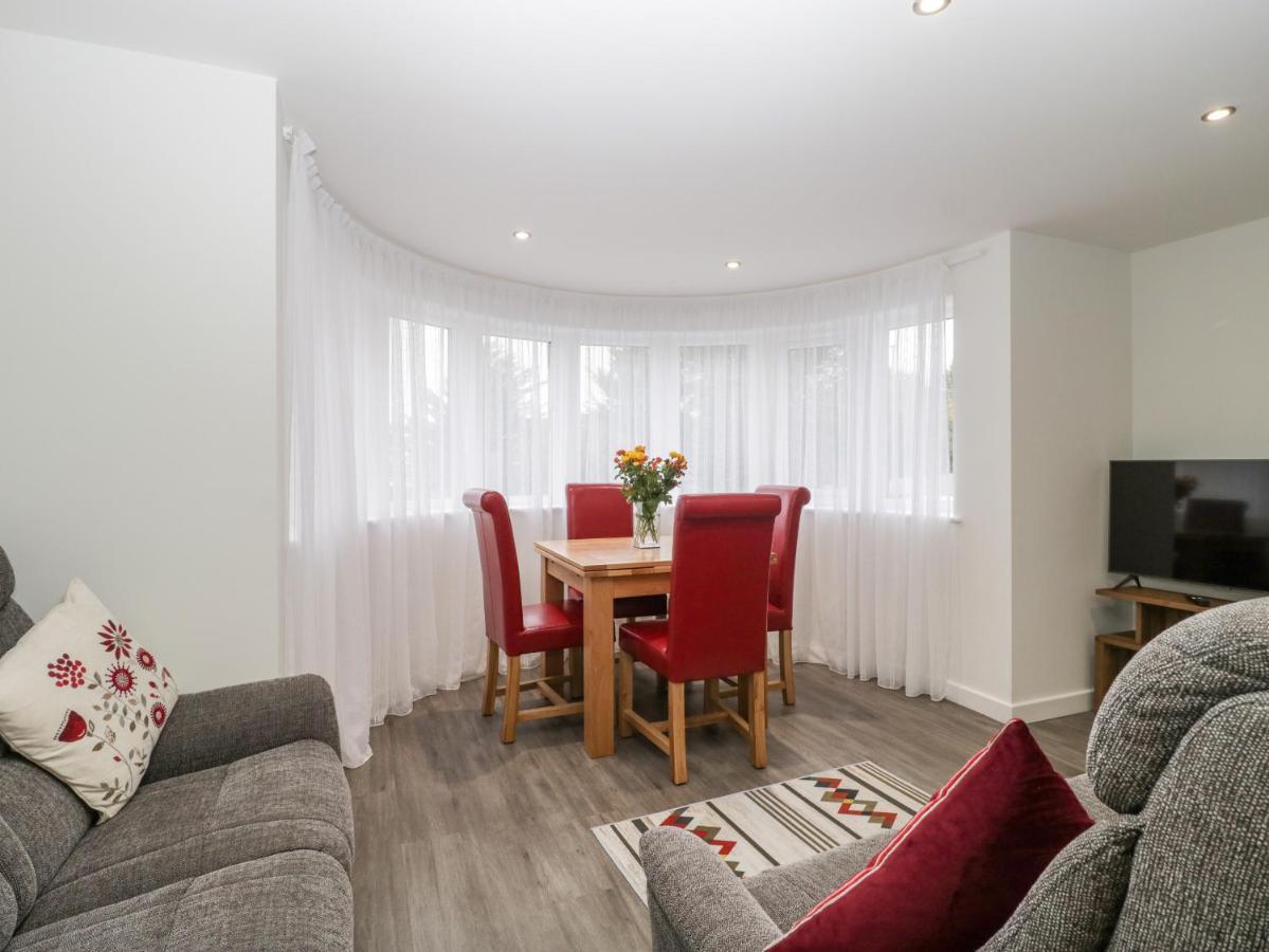 Flat 2, 38 Preston Road Apartment Уеймут Екстериор снимка
