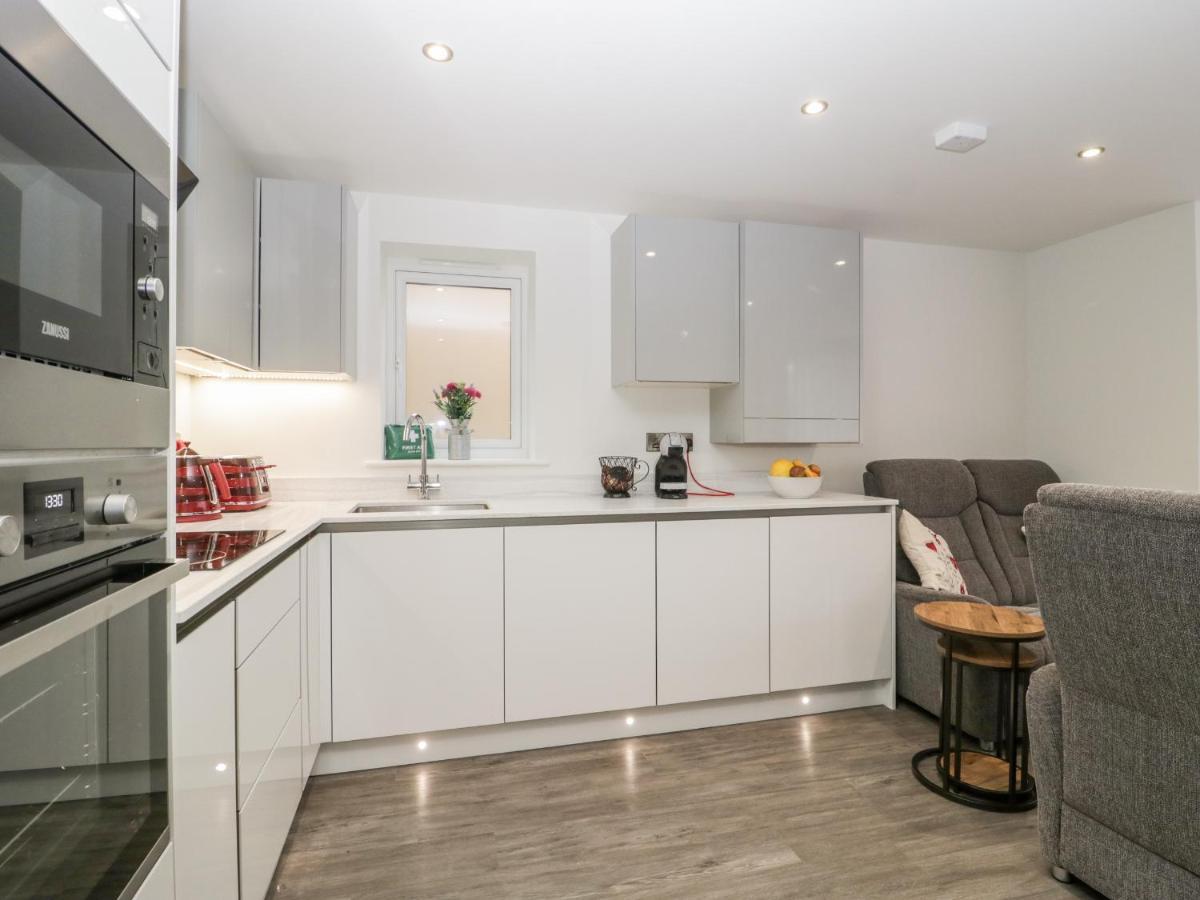 Flat 2, 38 Preston Road Apartment Уеймут Екстериор снимка
