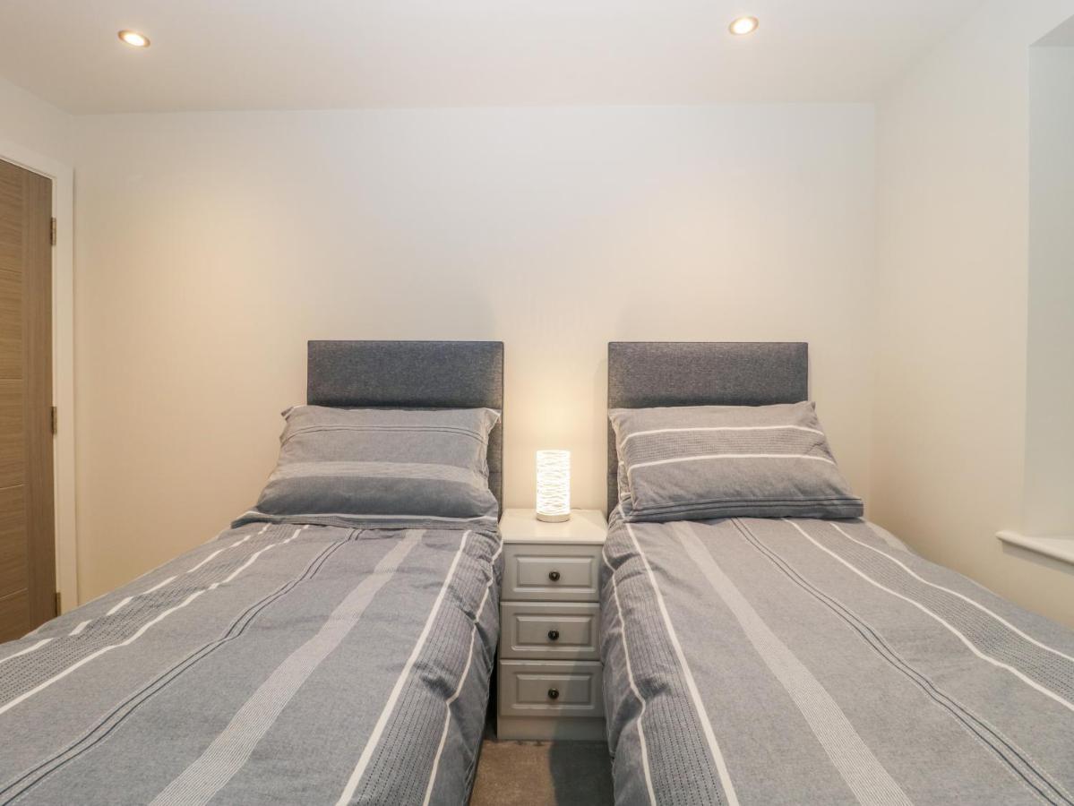 Flat 2, 38 Preston Road Apartment Уеймут Екстериор снимка