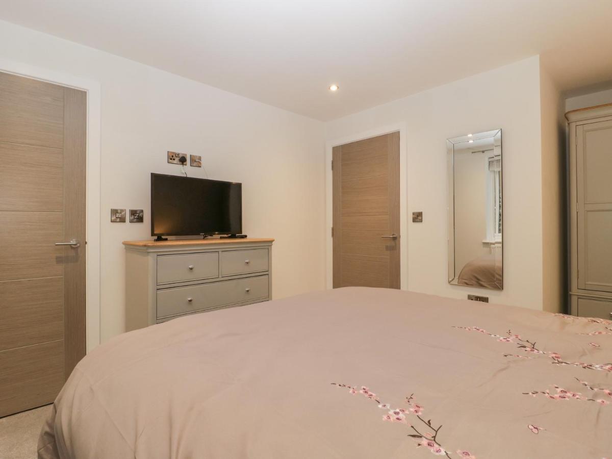 Flat 2, 38 Preston Road Apartment Уеймут Екстериор снимка