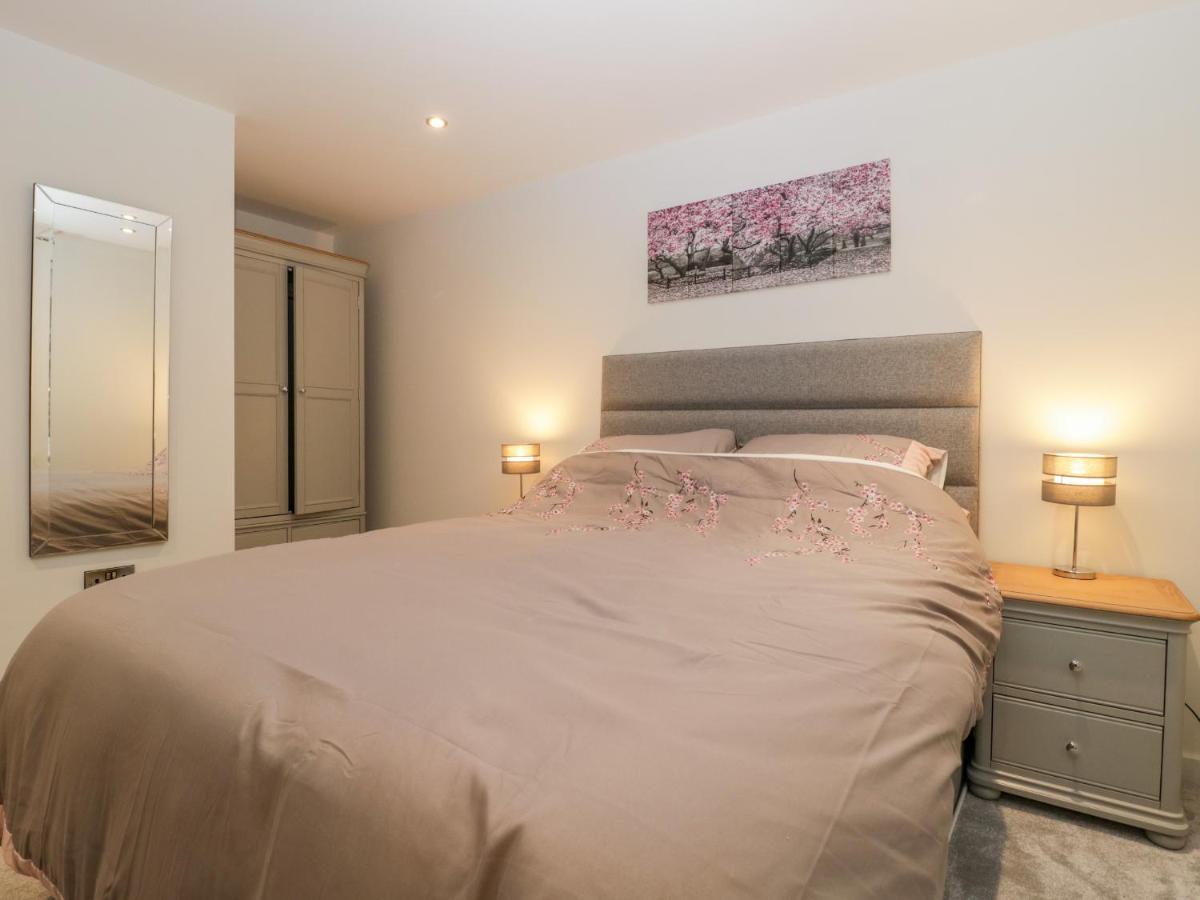 Flat 2, 38 Preston Road Apartment Уеймут Екстериор снимка