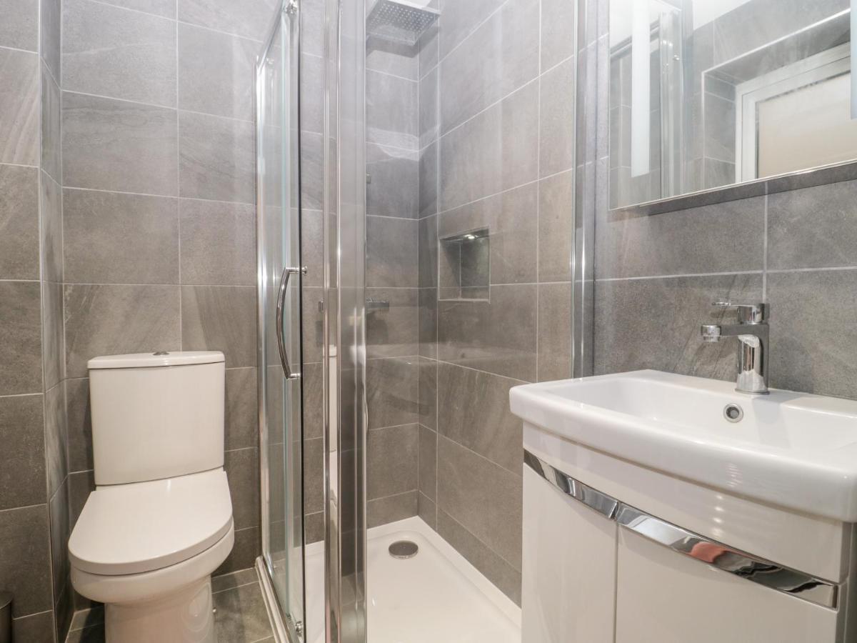 Flat 2, 38 Preston Road Apartment Уеймут Екстериор снимка