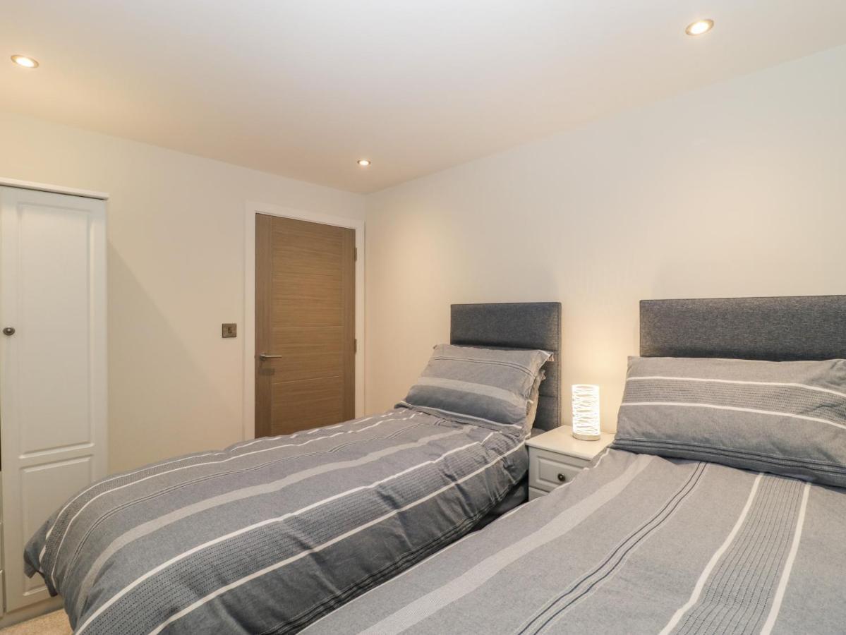 Flat 2, 38 Preston Road Apartment Уеймут Екстериор снимка